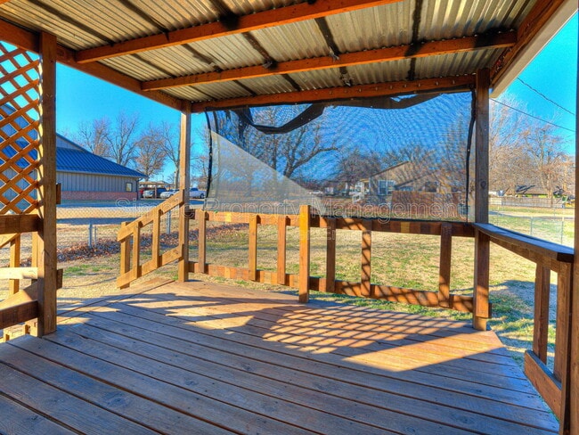 Building Photo - 4001 N Rockwell Ave