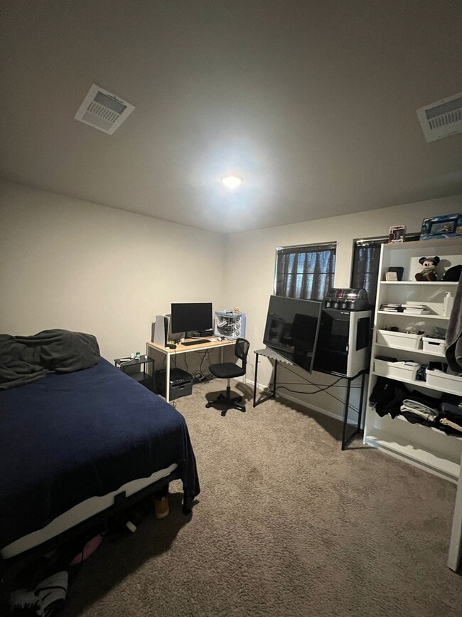 Building Photo - 7600 Silver Crk Ct