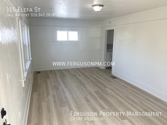 Building Photo - Nicely Renovated Two Bed Two Bath Home in ...