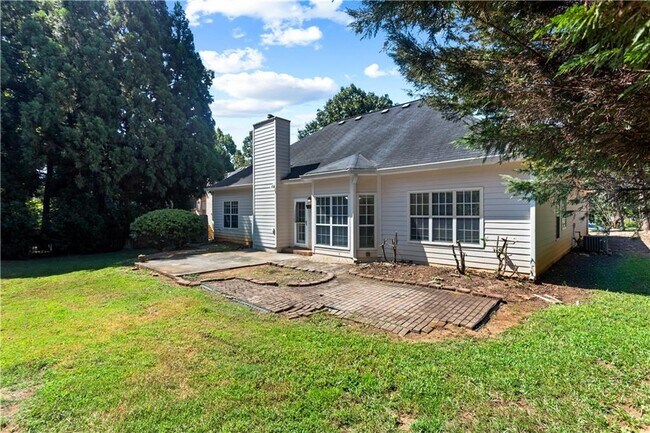 Building Photo - 965 Dogwood Park Dr