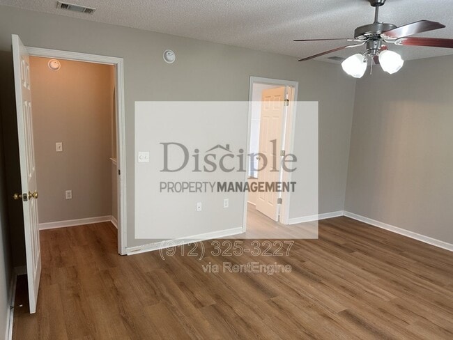 Building Photo - 355 Shady Oak Cir
