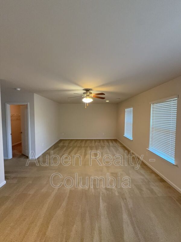 Building Photo - 204 Ashmore Ln