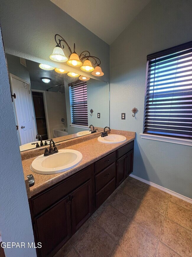 Building Photo - 14201 Pacific Point Dr