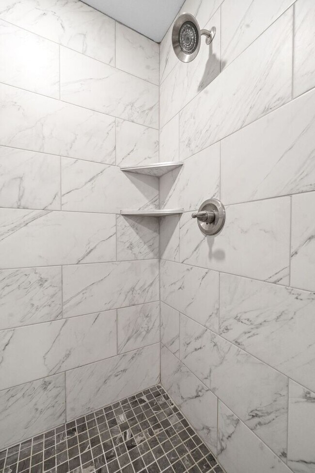 Building Photo - 3 Bed 2 Bath Home For Rent Near Downtown Clarksville!