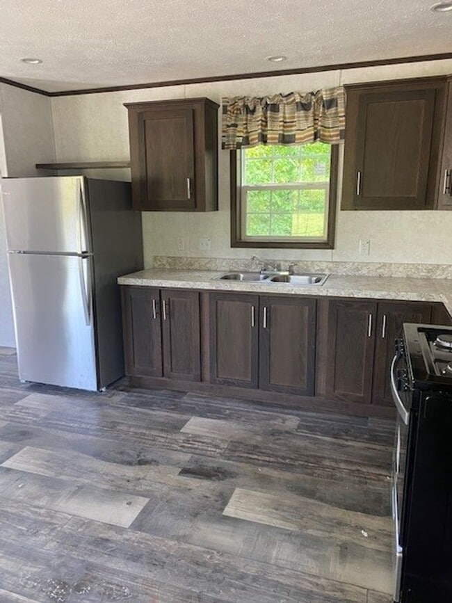 Building Photo - New 2 Bedroom Mobile Home-Denver