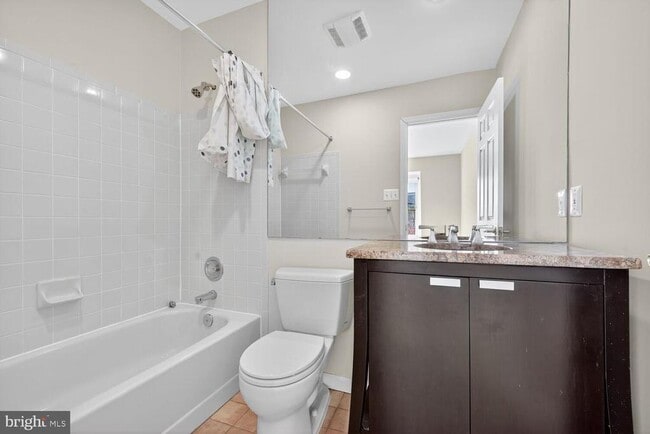 Building Photo - 3291 Sutton Pl NW