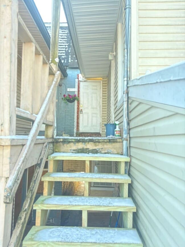 Building Photo - 3rd Floor 1 Bedroom Apartment-York City SD