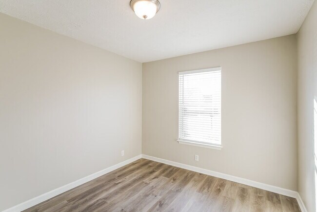 Building Photo - 1711 Bellamy Ln