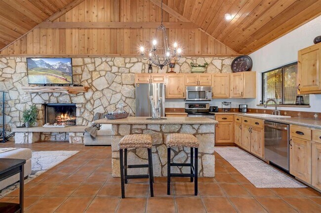 Building Photo - 401 Madrone Canyon Dr