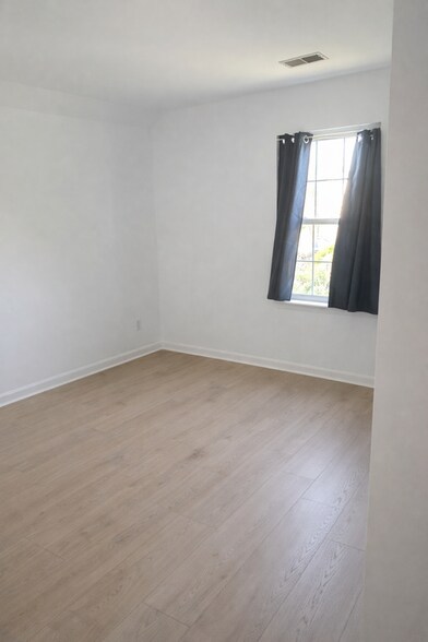 Building Photo - 9315 Brandon St