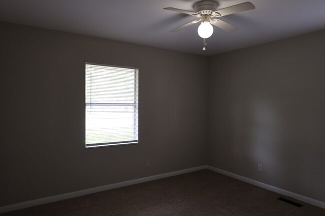 Building Photo - 104 Catherine Ave