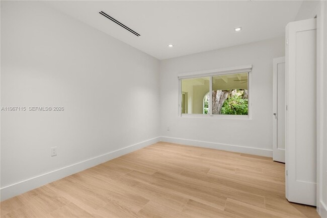 Building Photo - 6011 Maynada St