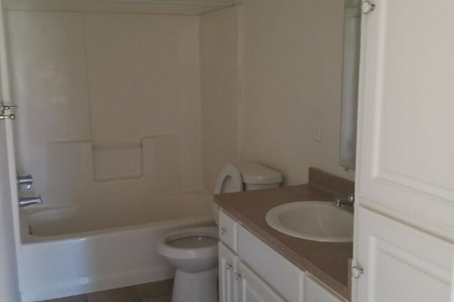 bath1 - Elkwood Duplex