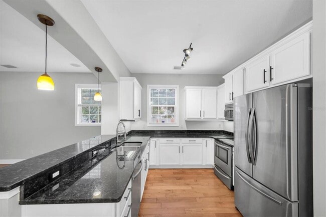 Building Photo - 4027 5th Ave N
