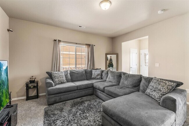 Building Photo - 7643 Sand Lake Heights