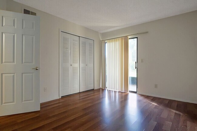 Building Photo - Condo in Kissimmee now available!