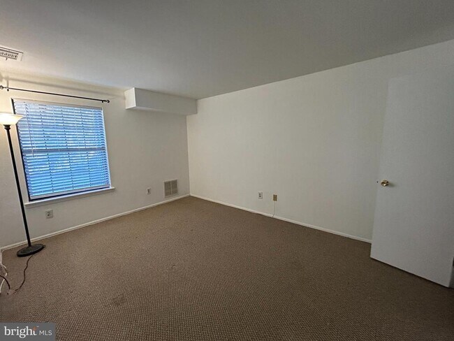 Building Photo - 25 Wyndham Pl