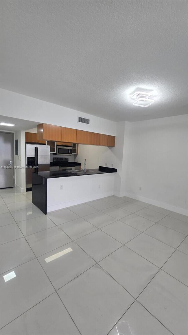 Building Photo - 1750 N Bayshore Dr