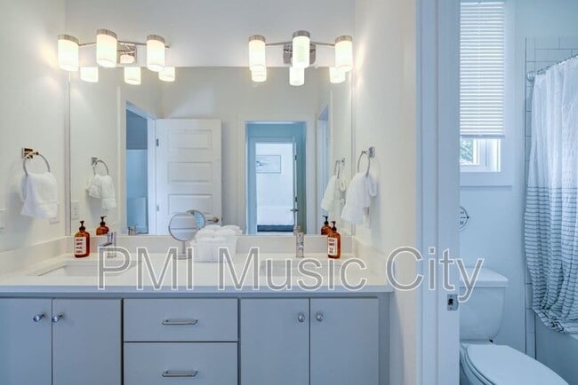 Building Photo - 938 Southside Pl