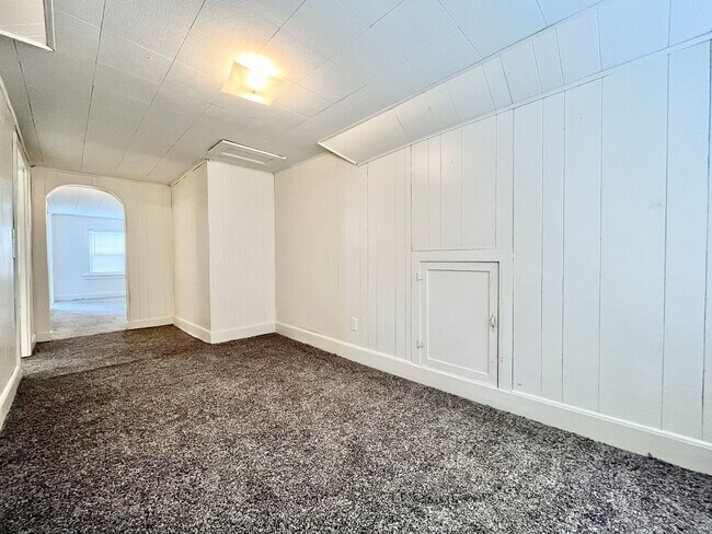 Building Photo - 2130 Bourdon St