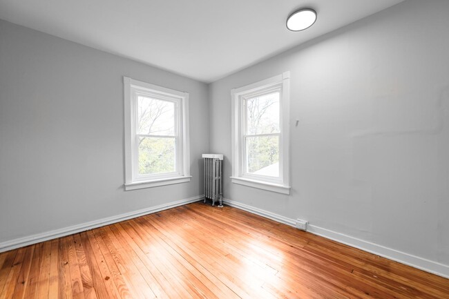 Building Photo - 378 N Evans St