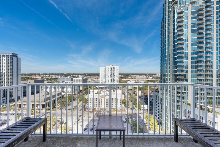 Building Photo - 777 N Ashley Dr