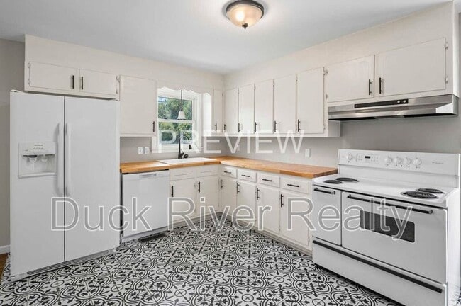 Building Photo - 106 1/2 Hobbs Dr