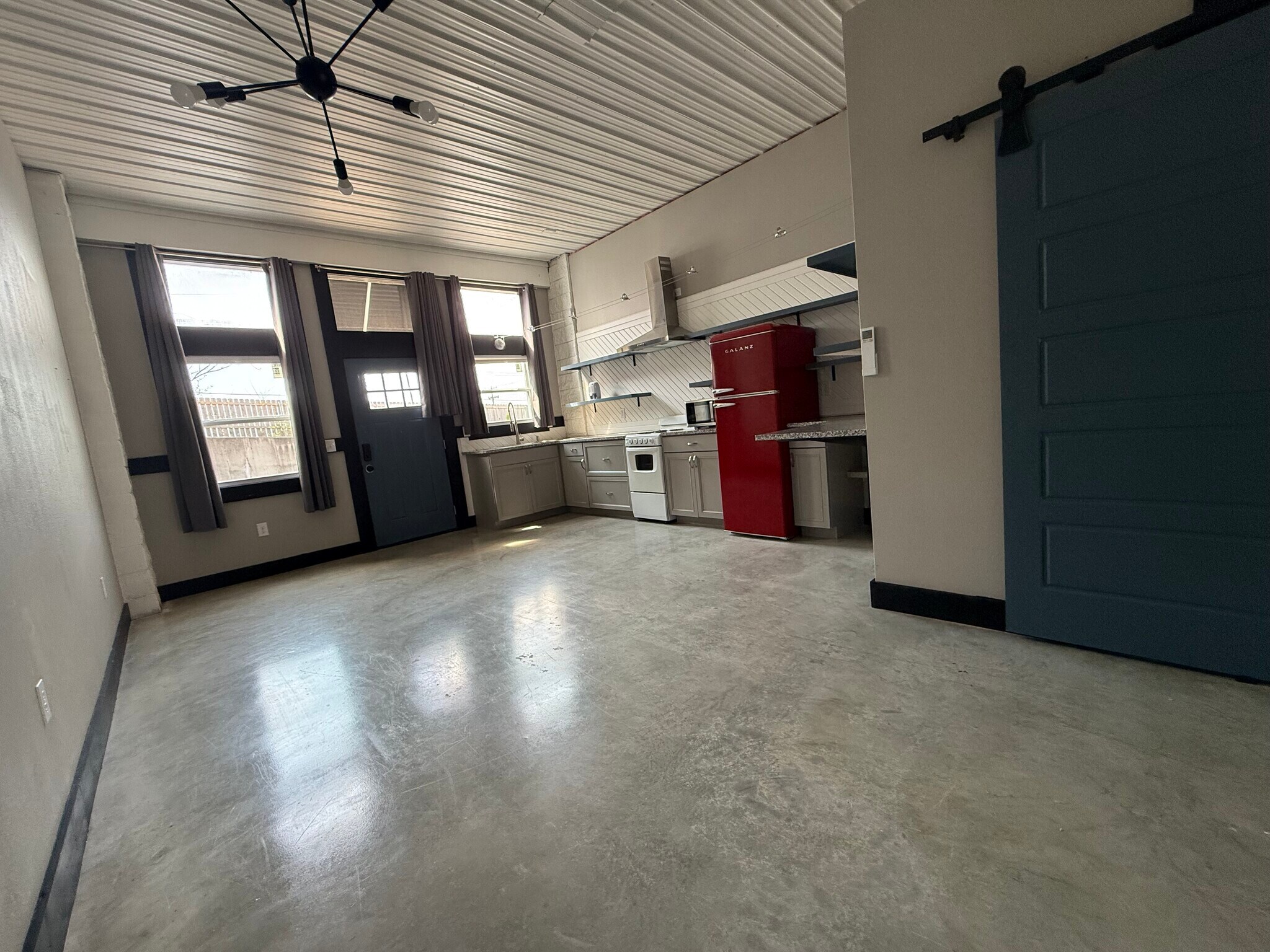 Building Photo - 475 S Hickory St