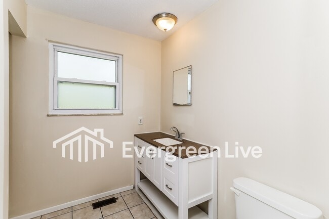 Building Photo - 1608 Carriage Dr