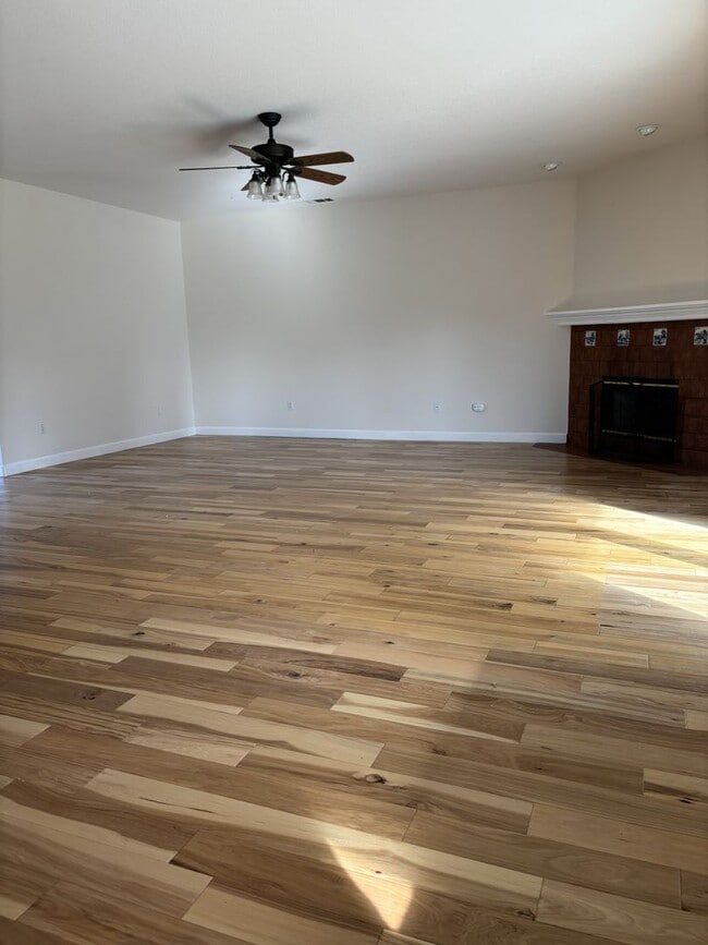 Building Photo - Corner-Lot Home for Rent in Atascadero