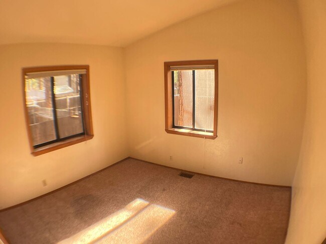 Building Photo - Single-Level 3 Bedroom Home in University Heights | Fenced Backyard + 2-Car Garage