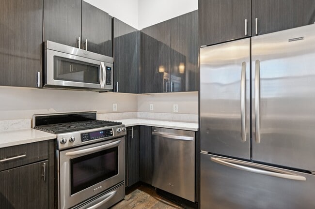 Building Photo - 641 N High St