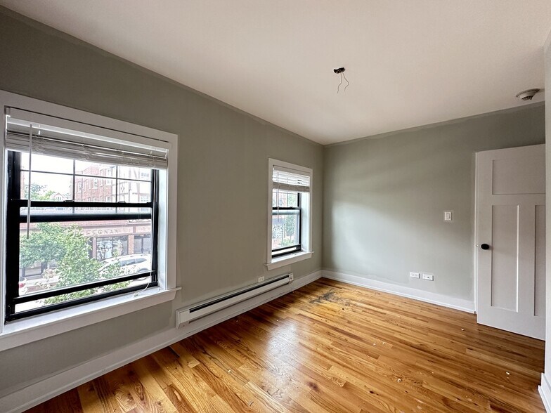 Building Photo - 814 Elm St