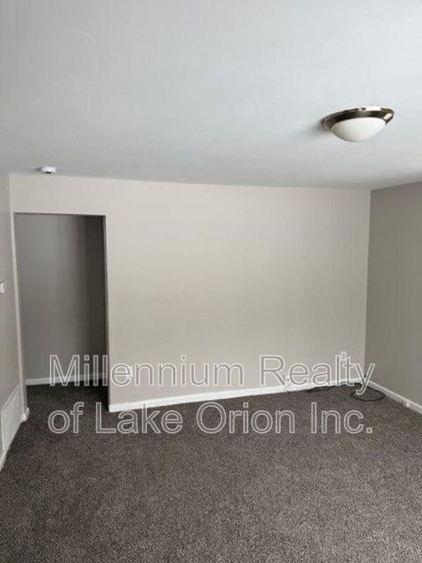 Building Photo - 176 W Princeton Ave