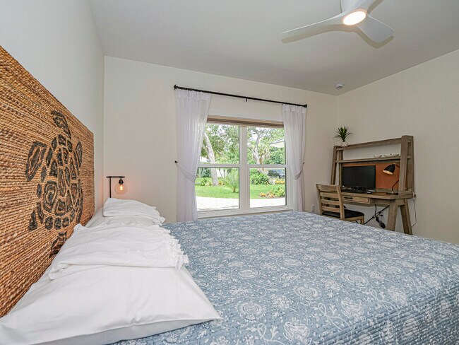 Building Photo - 9340 Frangipani Dr
