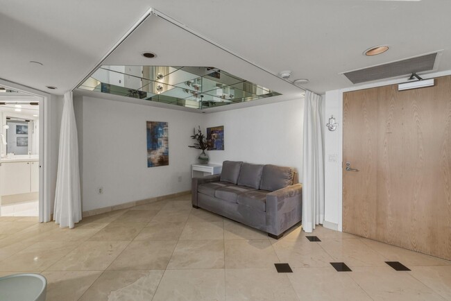 Building Photo - 16445 Collins Ave