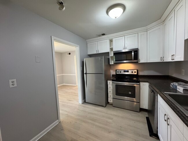 Building Photo - 401 Advocate Ct