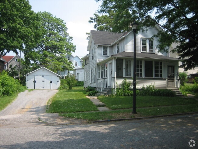 Building Photo - 56 Hartsen St