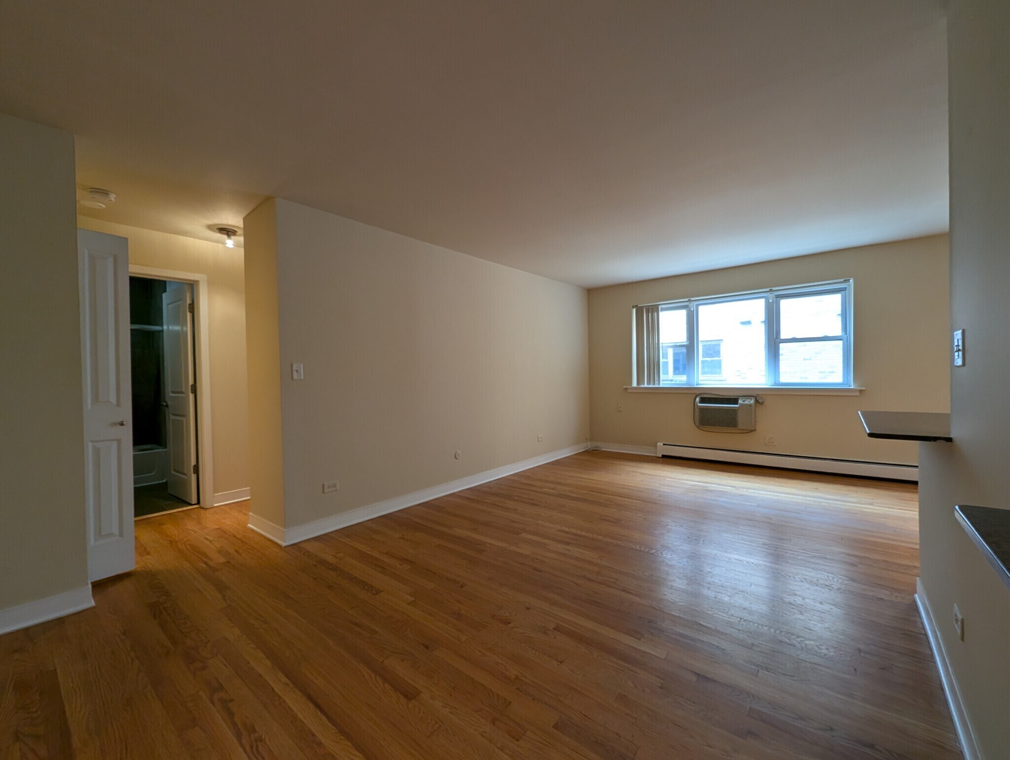 Building Photo - 625 W Wrightwood Ave