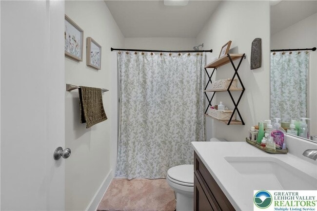 Building Photo - 221 Craig Ave