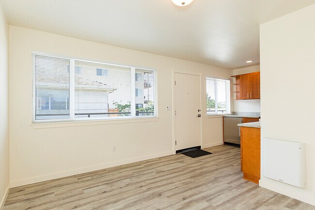 Building Photo - Back Nine Apartments