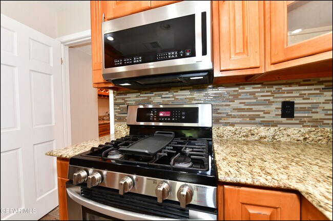 Building Photo - 5900 Mira Hermosa Dr