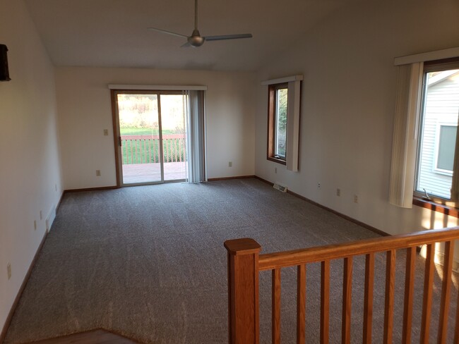 Building Photo - 624 N 16th Ave