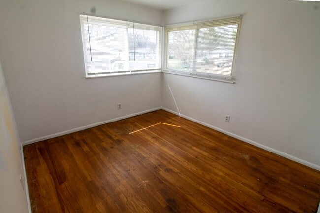 Building Photo - 3 bedroom 2 bathroom Ranch