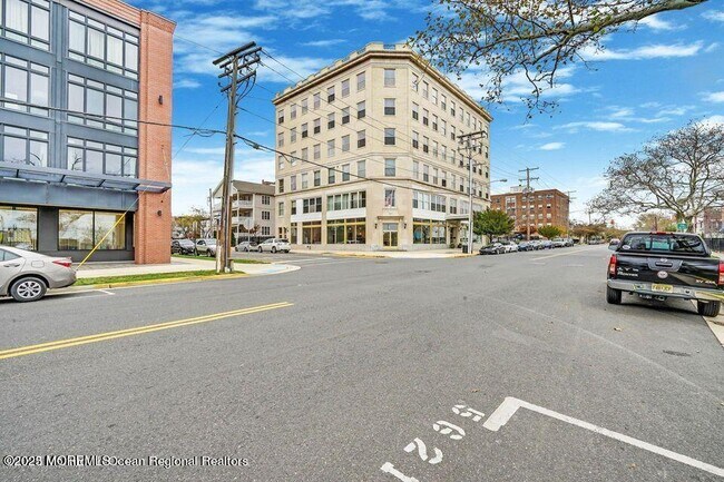 Primary Photo - 501 Grand Ave