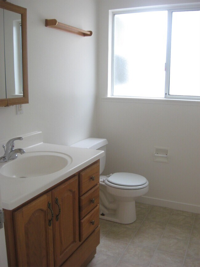 Building Photo - 751 Airport Rd