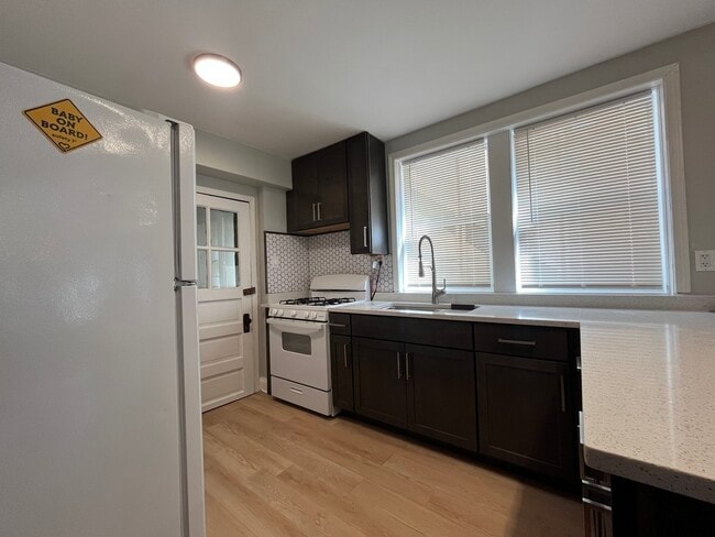 Building Photo - 2163 N Talman Ave