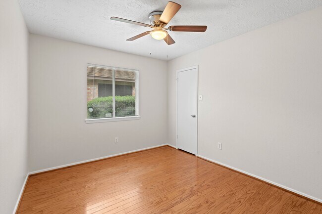 Building Photo - 4503 Pineville Ln