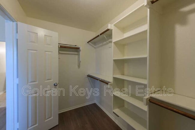 Building Photo - 672 S Heights Dr