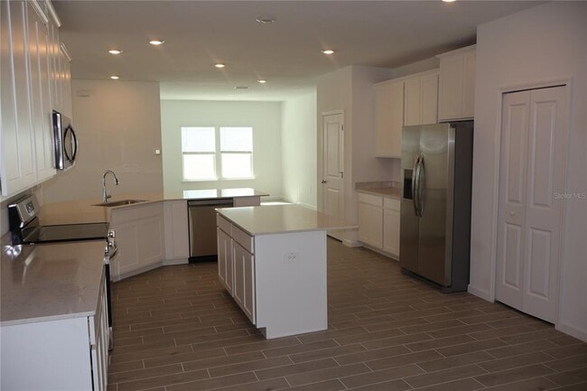 Building Photo - 3260 NE 40th Ln